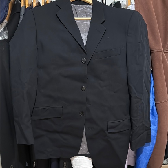 Calvin Klein Men’s Black Suit with Smooth Wool Fabric and Notched Lapels - Picture 3 of 12